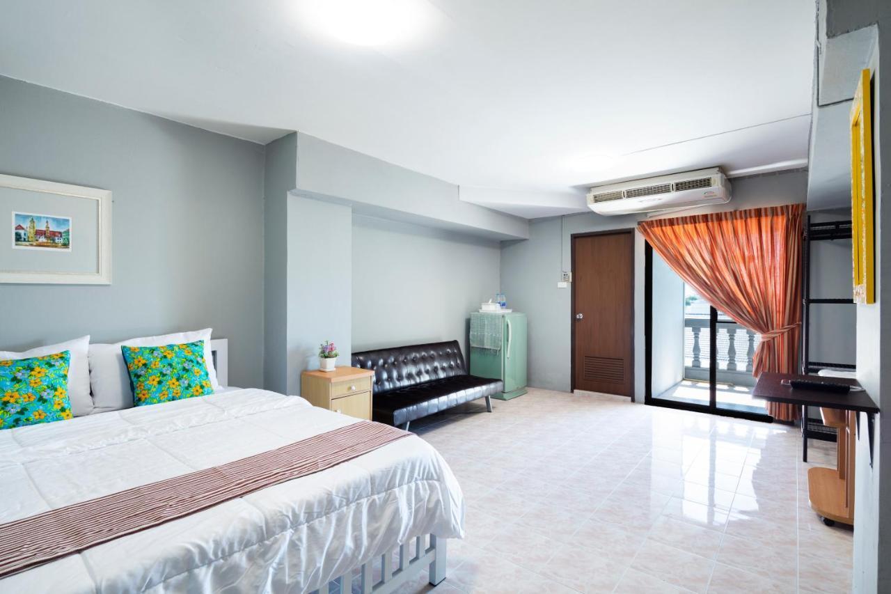 Penyos Suite Bangkok Exterior foto
