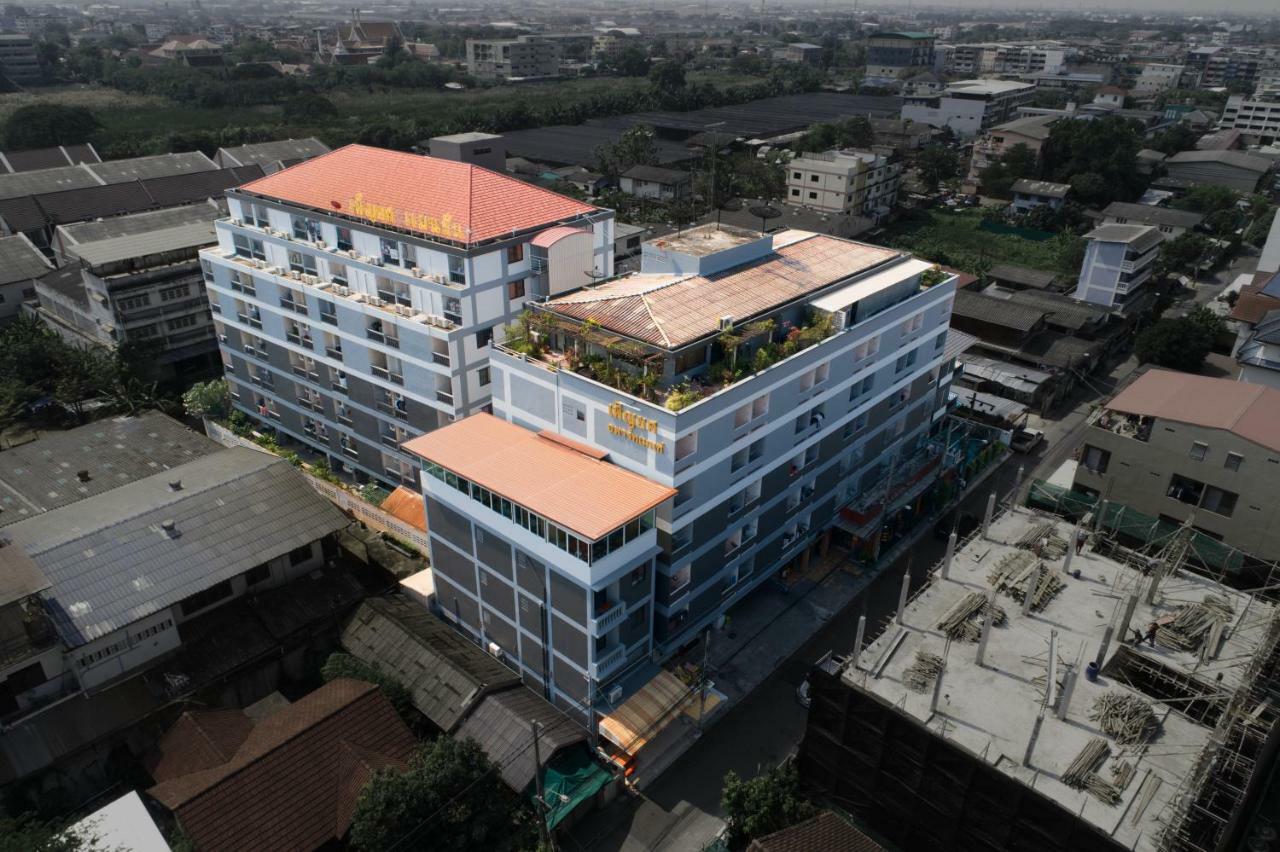 Penyos Suite Bangkok Exterior foto